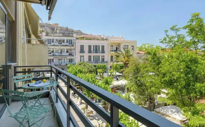 Momo Suites Acropolis by Aura Homes