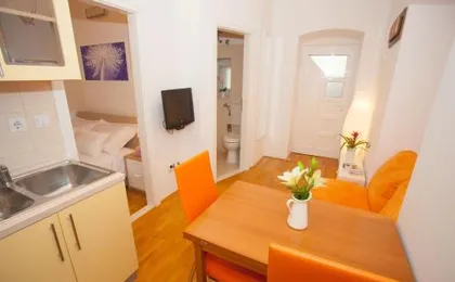 Summer Lounge Apartments