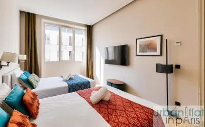 141 Beautiful Flat Triangle d Or Champs Elysees