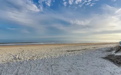 Poolside Bliss, Beach Strolls! Hilton Head Retreat