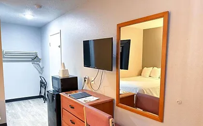 Super 7 Motel