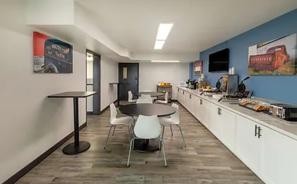 Super 8 by Wyndham Laredo