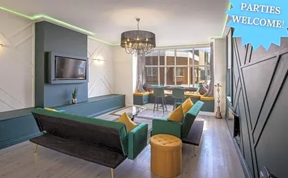 Town View Apartment by Sasco