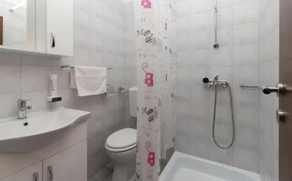 Nice Home in Zadar With Wifi and 8 Bedrooms