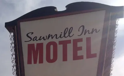 Sawmill Lodges Motel