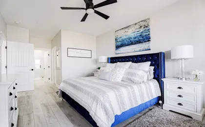 Luxury Waterfront Condo W/pool & Views!