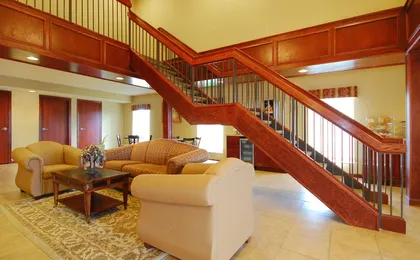 Econo Lodge Inn & Suites