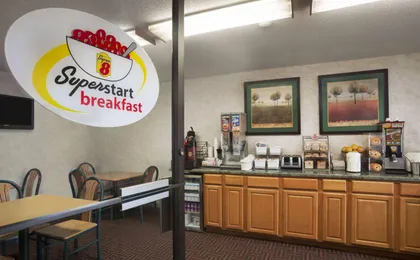 Super 8 by Wyndham Peoria