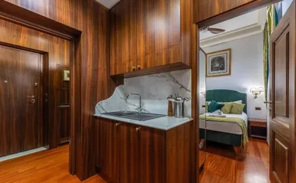 Pantheon Antique Suite