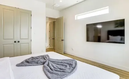 2026 Fifa World Cup HQ! Modern Unit w/ Yard