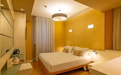 Hotel White