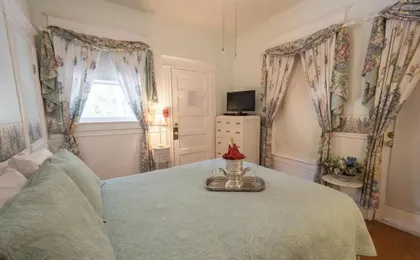 Southern Wind Inn Bed & Breakfast
