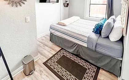 2BR Top Floor Suite Free Parking - Conv Center