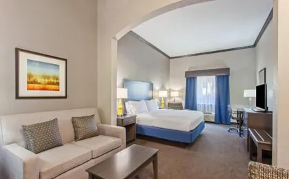 Holiday Inn Express Suites Wharton