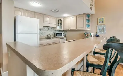 Ocean-view 4th-floor Condo With Balcony, Outdoor Pool & Central AC