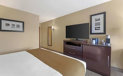 Best Western Plus Plaza By The Green