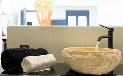 Portara Seaside Luxury Suites