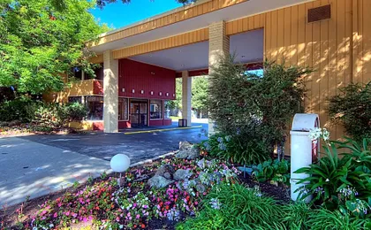 Days Inn & Suites by Wyndham Mountain View
