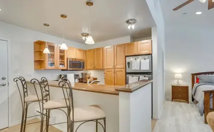 4 Mi to Vail Ski Resort: Cozy Getaway w/ Deck!