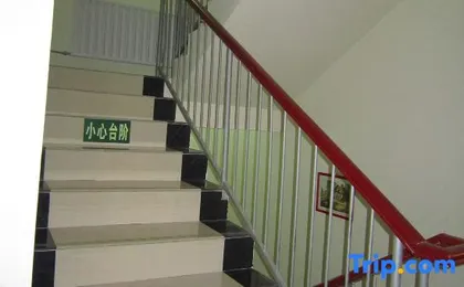 Super 8 Hotel (Beijing Liyuan Metro Station)