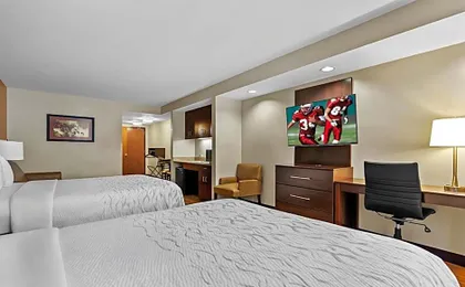 Red Roof Plus+ & Suites Malone