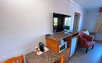 Pacific Inn
