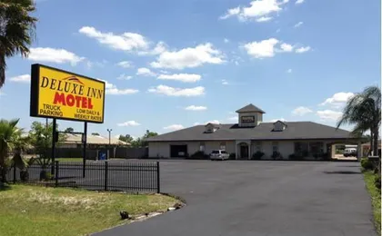 Deluxe Inn Motel
