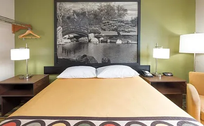 Super 8 by Wyndham Bloomington/Normal