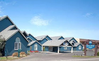 Surf And Sand Lodge
