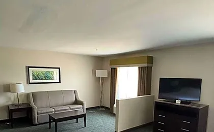 Ramada by Wyndham Burkburnett / Wichita Falls