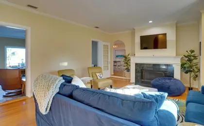 Lakefront Winter Haven Retreat: Hot Tub & Patio!