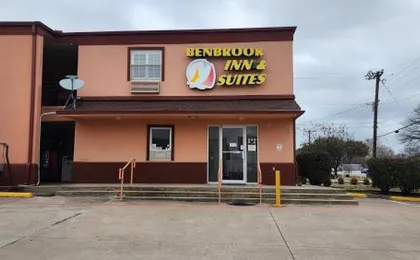 Benbrook Inn & Suites by OYO Fort Worth I-20