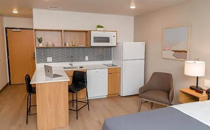 LivAway Suites Phoenix Tolleson