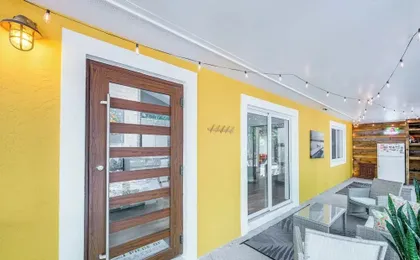 Walk to Harry Harris Beach: Modern Coastal Escape!