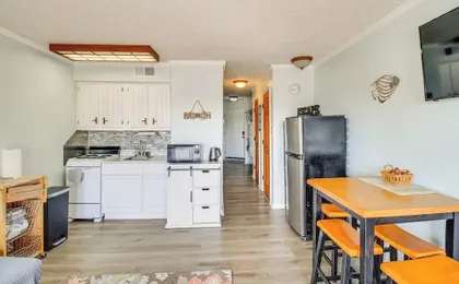 Steps to Water! Beachfront Corpus Christi Condo