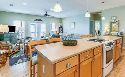 Gulf Shores Gem w/ Beachfront Patio & Sunset Pier!