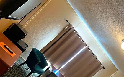 Townhouse Inn & Suites