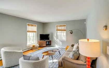 Walk to Dining: Downtown Lenox Guest House!