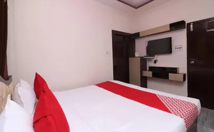 OYO 15722 Hotel Padmavati
