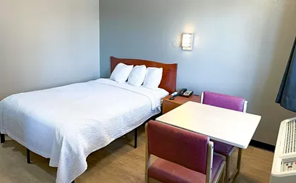 Super 7 Motel