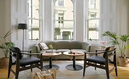 Kensington Gardens Hotel, Sonder