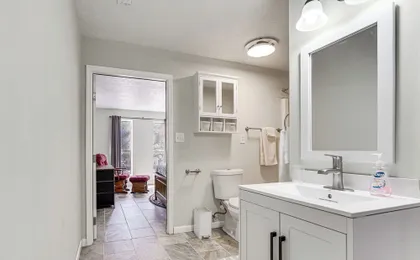 Near Bruce's Field, Downtown & Hospital! Cozy Unit