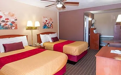 Esquire Inn