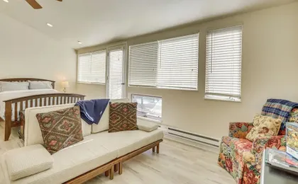 4 Mi to Vail Ski Resort: Cozy Getaway w/ Deck!