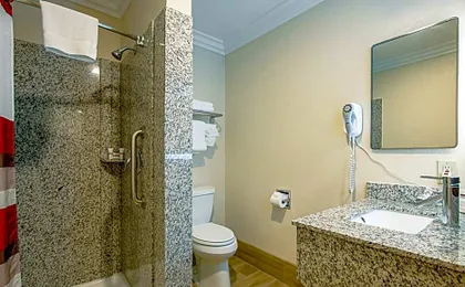 Red Roof Inn & Suites Monterey