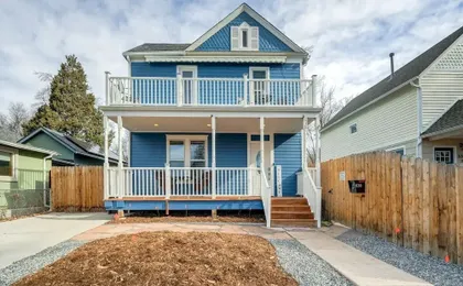 Downtown Getaway With Balcony King Beds
