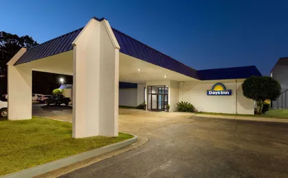 Days Inn By Wyndham Mccomb Ms