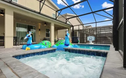 Luxury 9BR Gem: Heated Pool, Theater & Theme Rooms