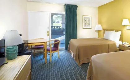 Howard Johnson by Wyndham Newburgh