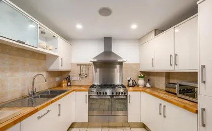 Stylish & Central 2BR Stockbridge Gem
